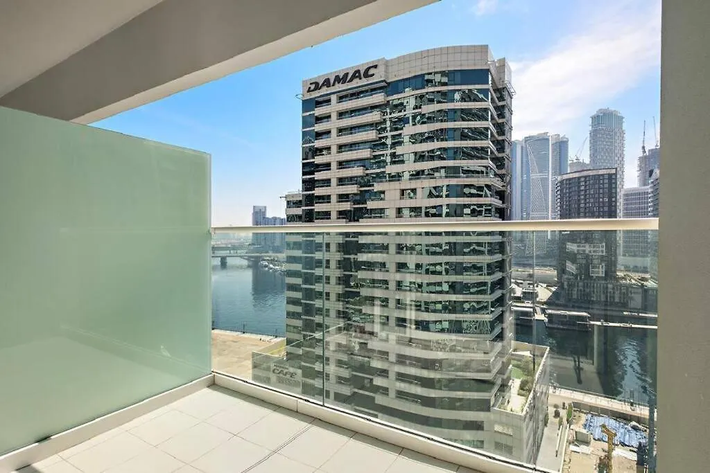 アパート Stunning 1Bhk With A Canal View ドバイ